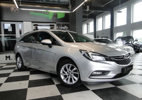 Opel Astra cena 46900 przebieg: 208938, rok produkcji 2017 z Trzemeszno małe 631